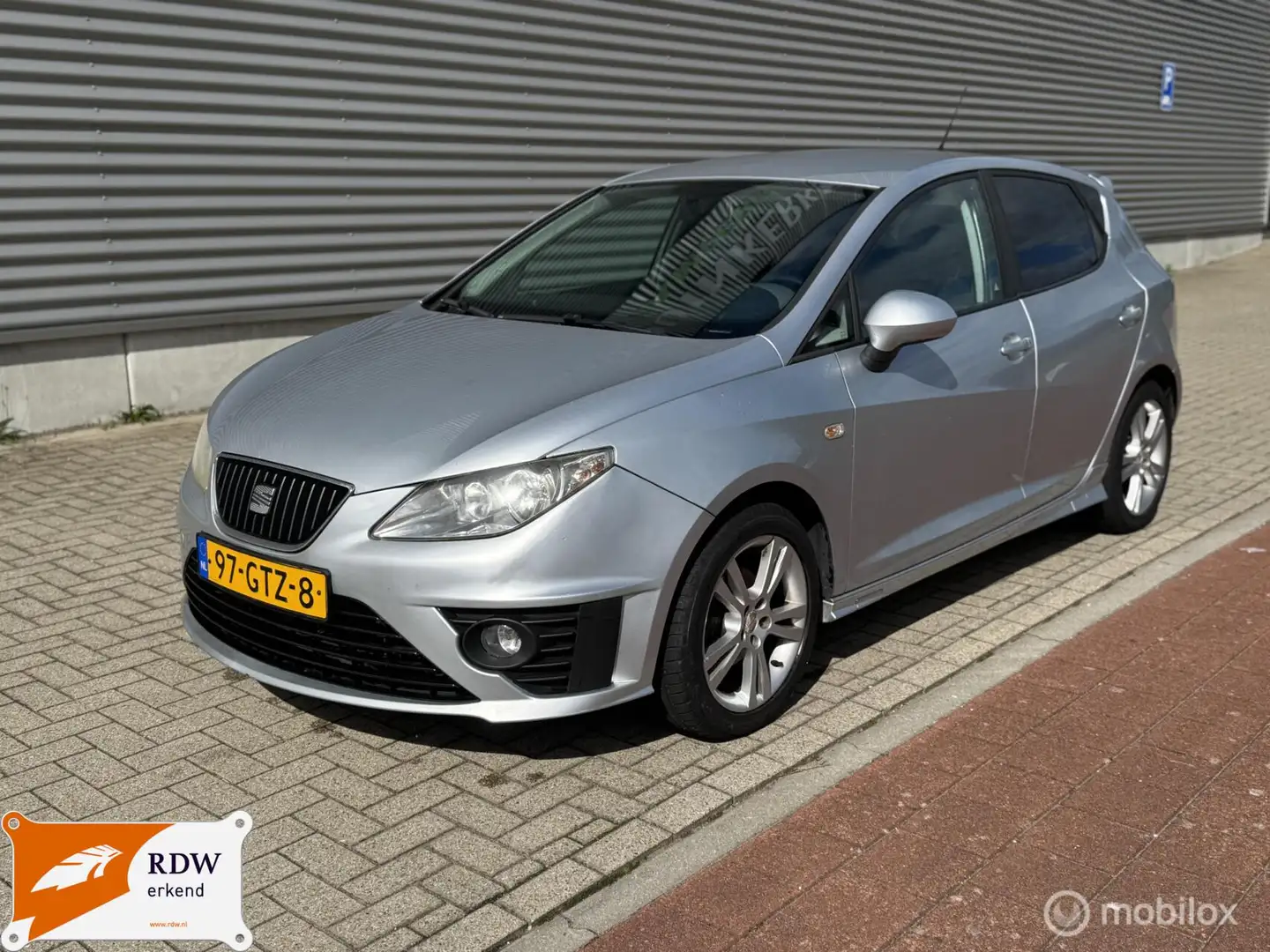 SEAT Ibiza 1.6 Sport-up/NWE APK/MOOIE AUTO/SPORT PAKKET Grijs - 2