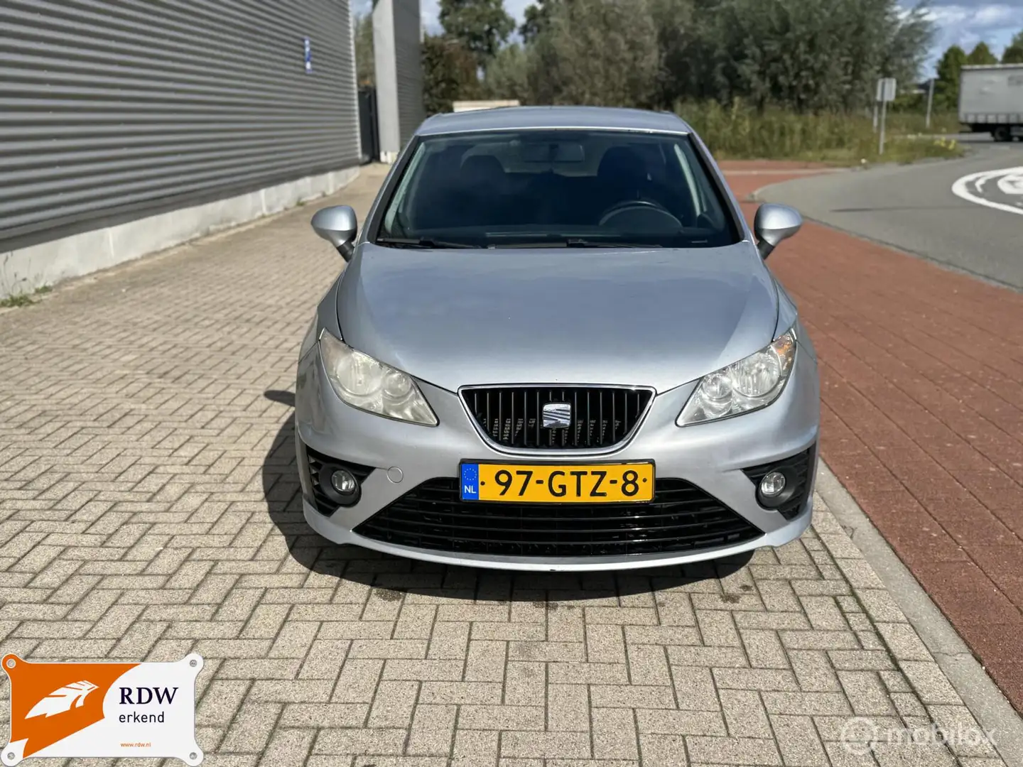 SEAT Ibiza 1.6 Sport-up/NWE APK/MOOIE AUTO/SPORT PAKKET Grijs - 1