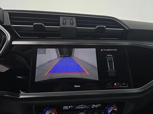 Audi Q3 view 15