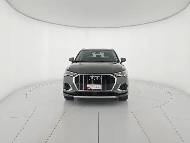 Audi Q3 view 7
