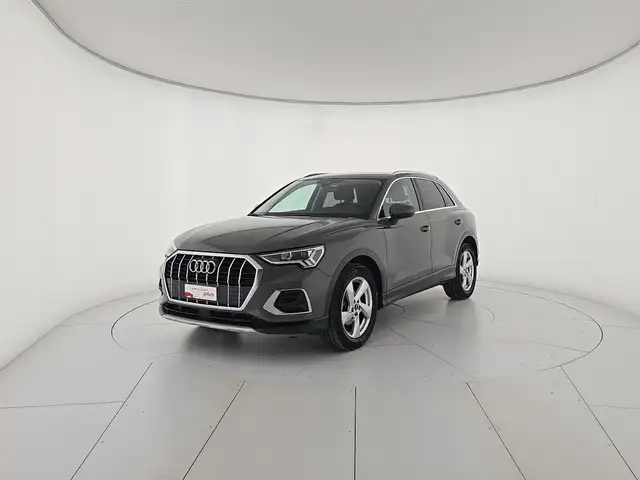 Audi Q3 main image