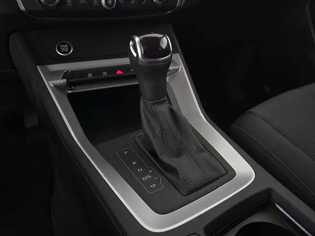 Audi Q3 view 12