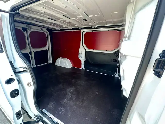 Renault Trafic view 3