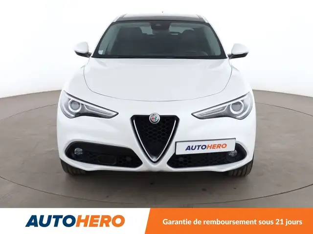 Alfa Romeo Stelvio view 9