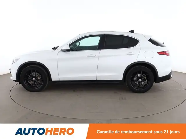 Alfa Romeo Stelvio view 3