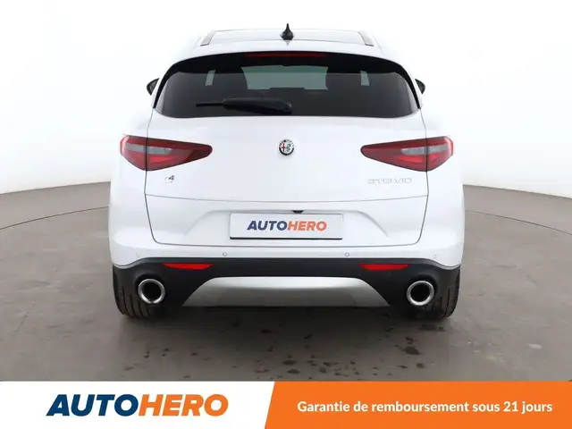 Alfa Romeo Stelvio view 5