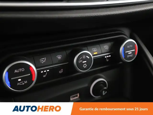 Alfa Romeo Stelvio view 13