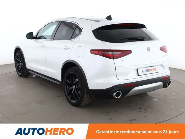 Alfa Romeo Stelvio view 4