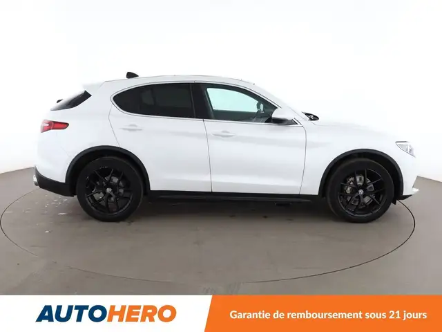 Alfa Romeo Stelvio view 7