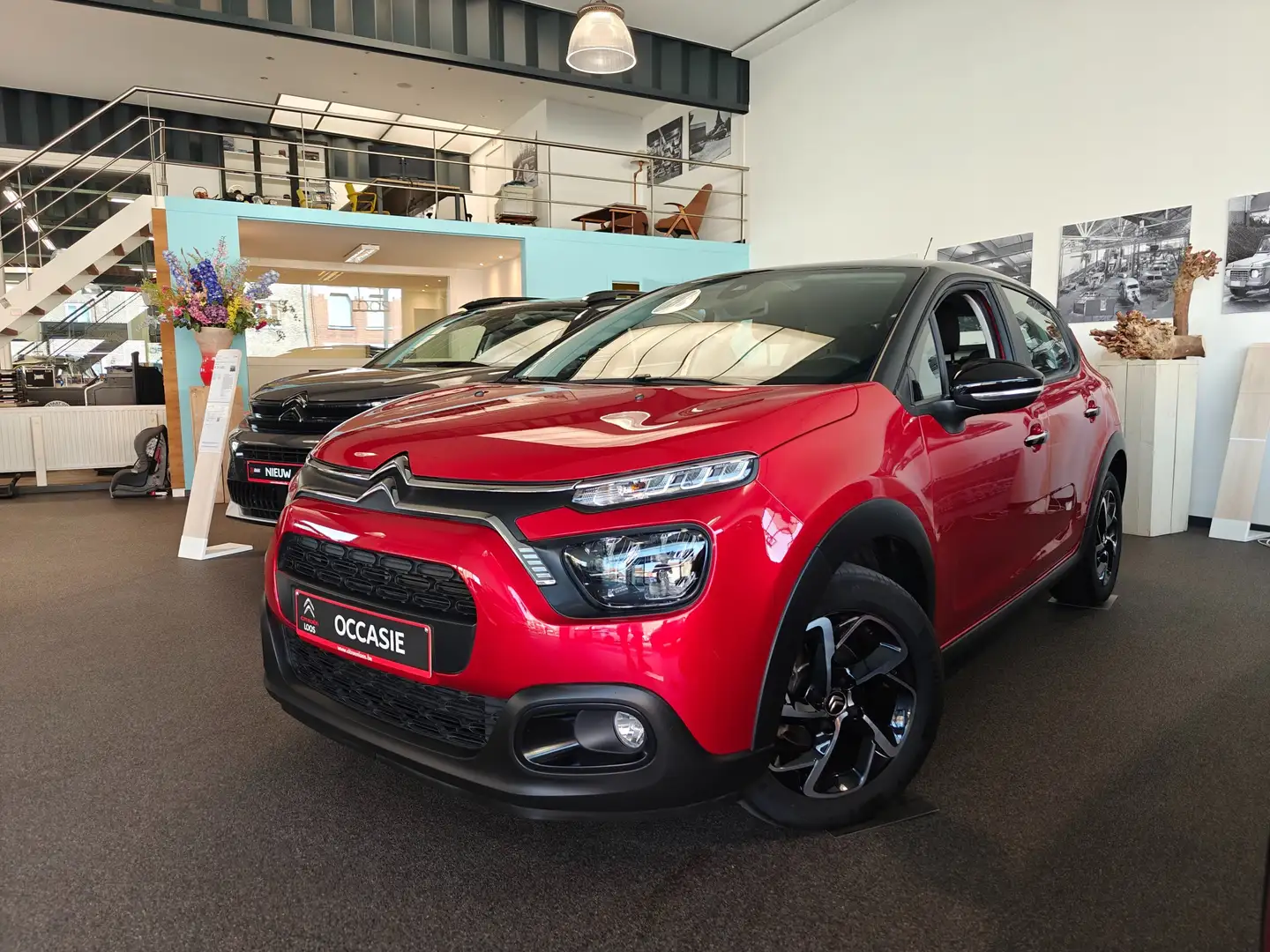 Citroen C3 1.2 PureTech Shine - Automaat - Carplay - Camera Rood - 1