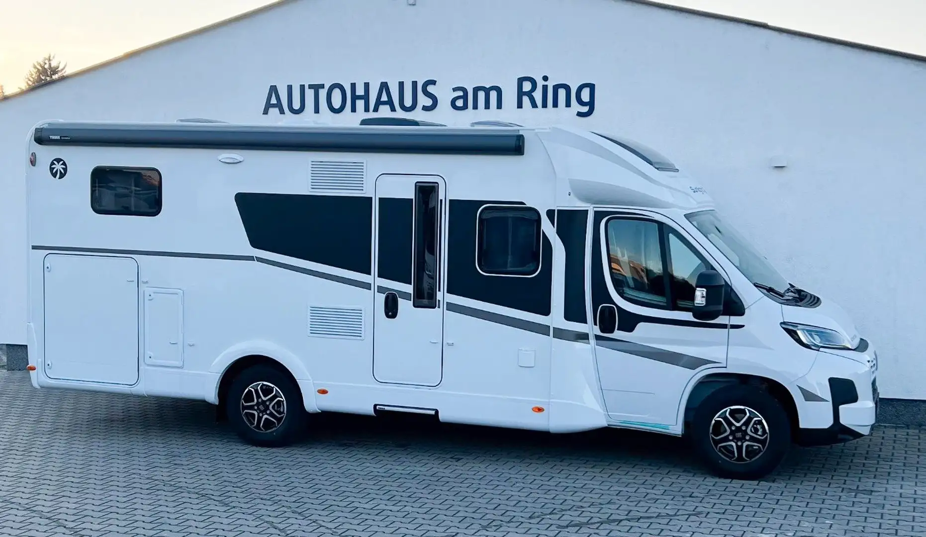 Sunlight T 67s Markise Sat TV Navi Kamera Fahrradträger Weiß - 2