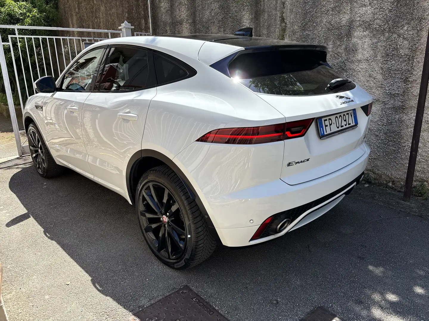 Jaguar E-Pace 2.0d R-Dynamic S awd 180cv auto - 1