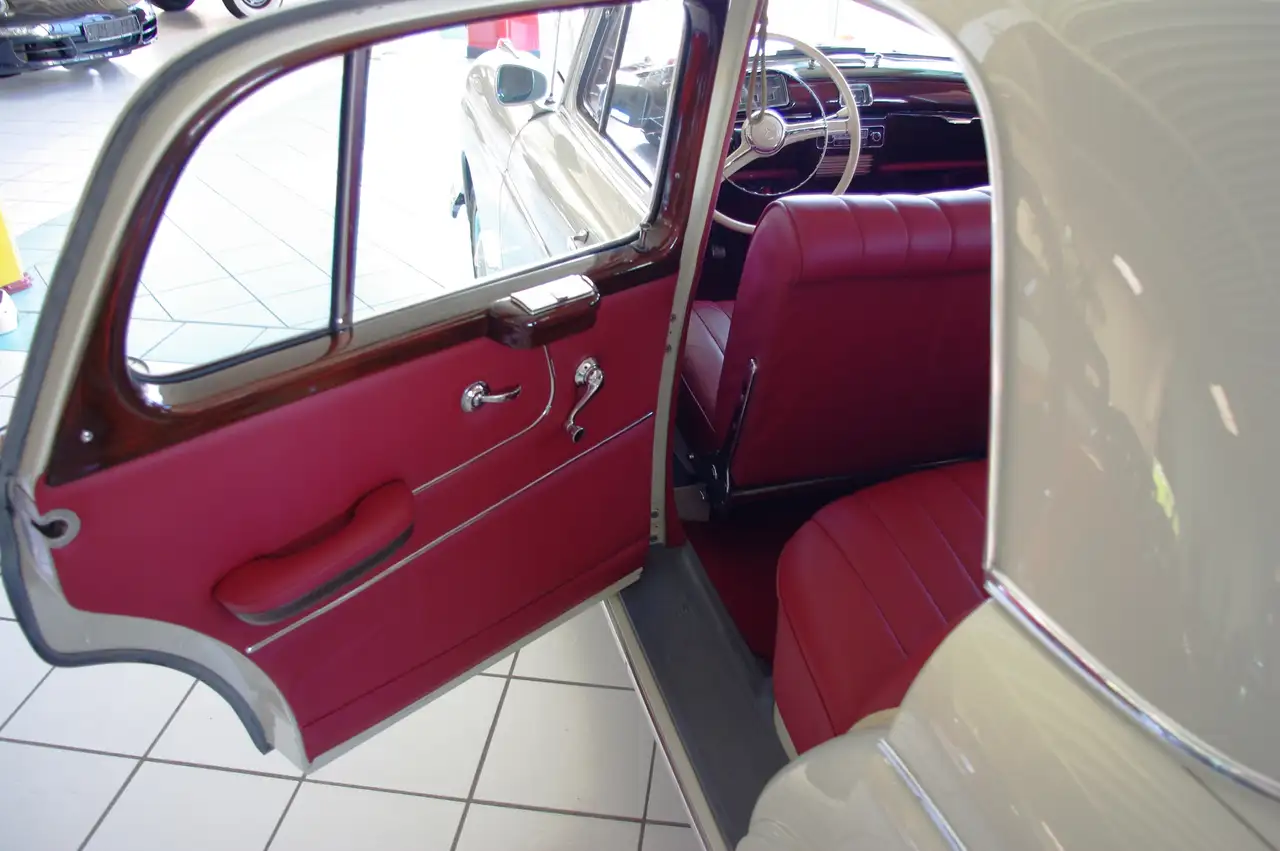 Mercedes-Benz 220 S komplett restauriert D-Auto, foto 10
