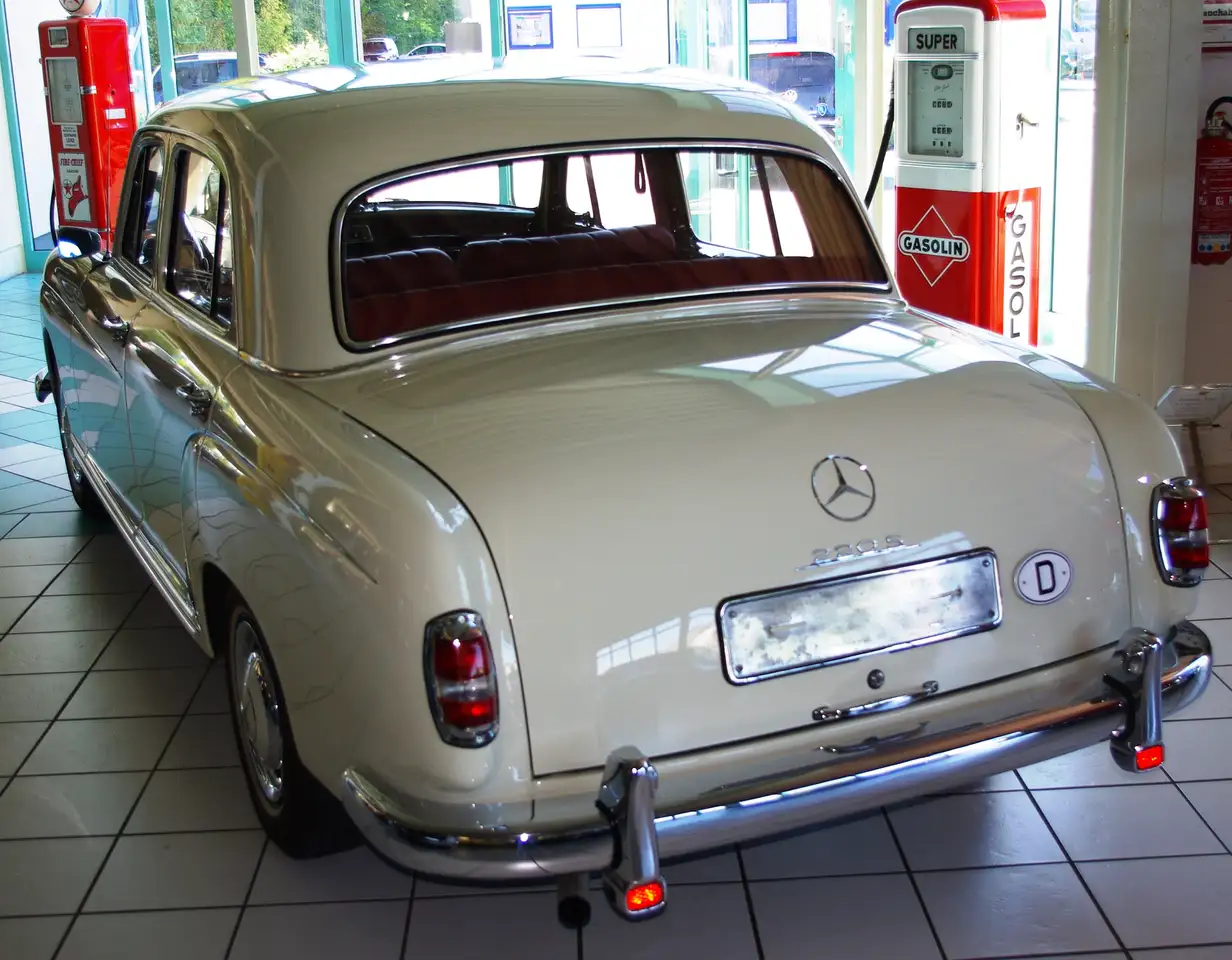 Mercedes-Benz 220 S komplett restauriert D-Auto, foto 2
