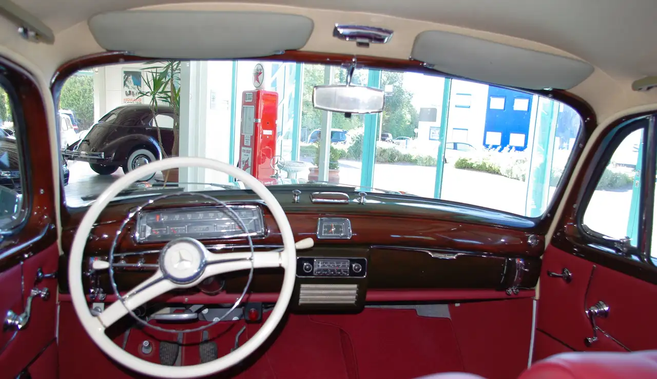 Mercedes-Benz 220 S komplett restauriert D-Auto, foto 6