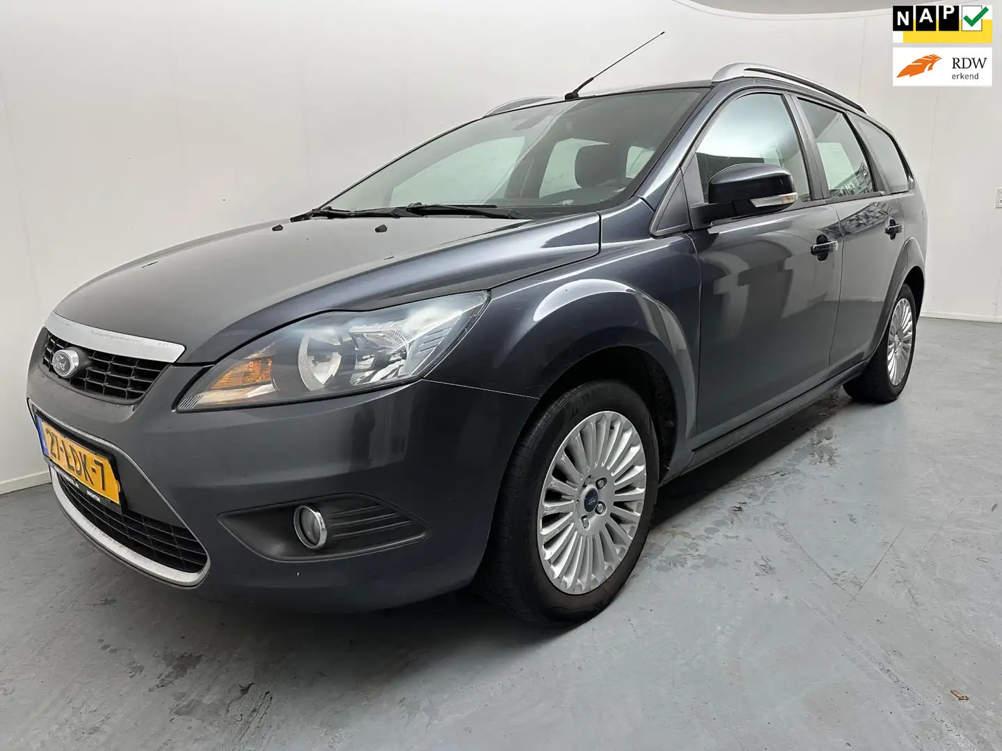 Ford Focus Wagon 1.8 Limited Flexi Fuel | Navi | Clima | Lmv Grijs - 1