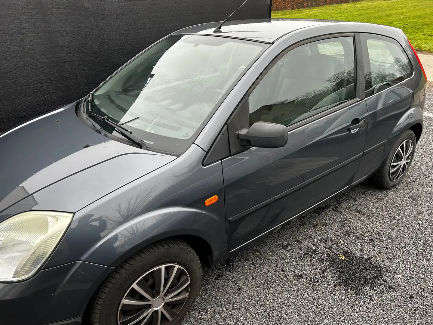 Ford Fiesta Fiesta 1.25 Gris - 2