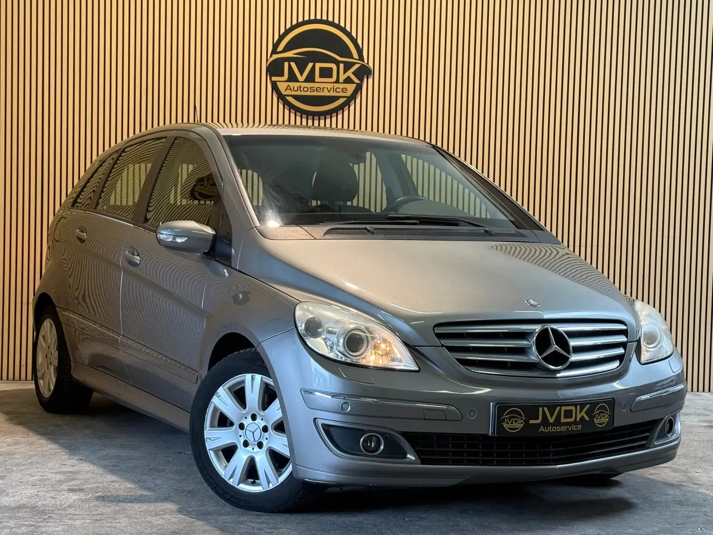 Mercedes-Benz B-klasse Mercedes B-Klasse AUTOMAAT/NAVI/TREKHAAK/ Grijs - 1