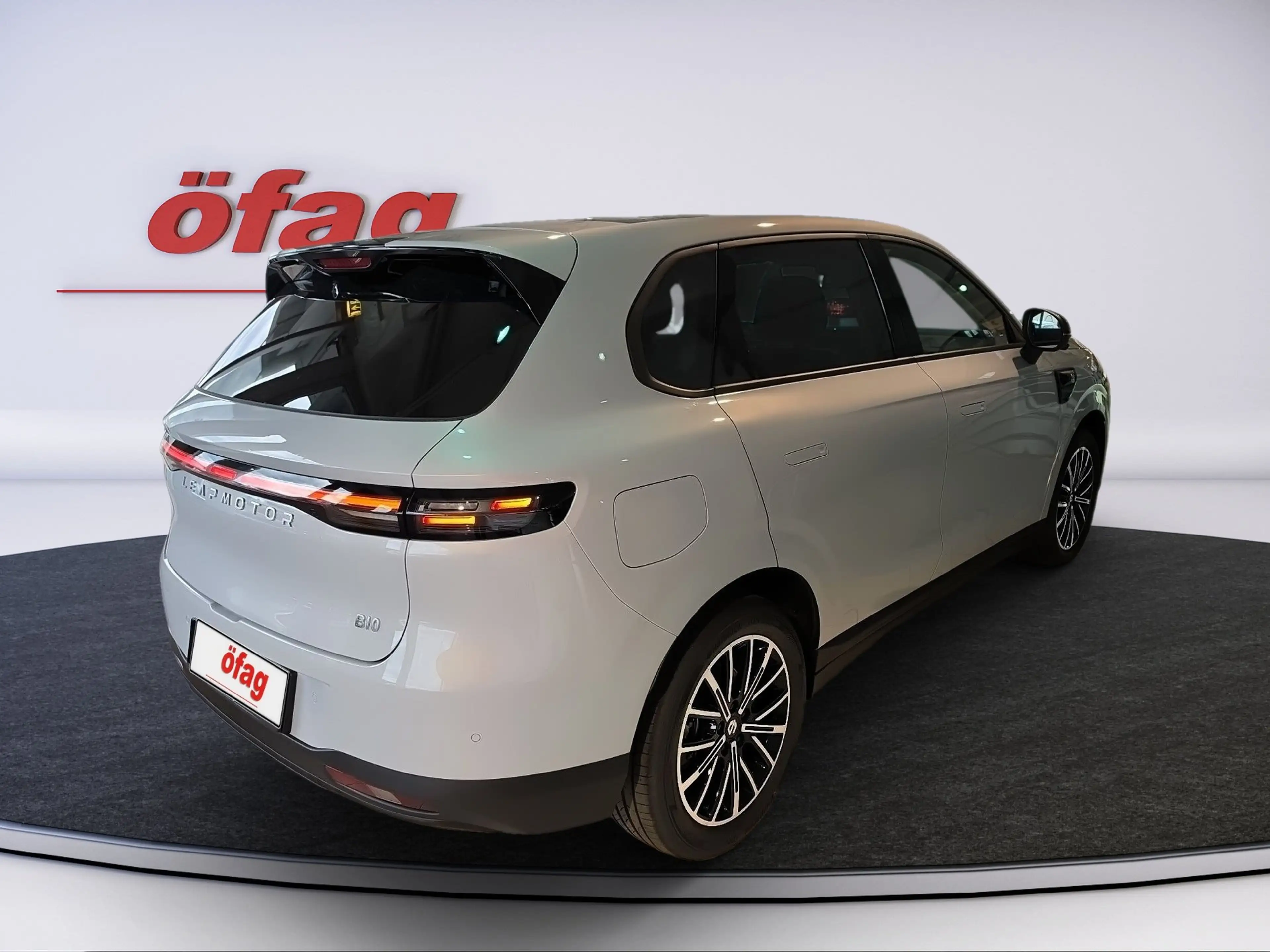 Leapmotor B10 Design HYBRID EV ACC+LED+Pano+SHZ+360 — photo 6