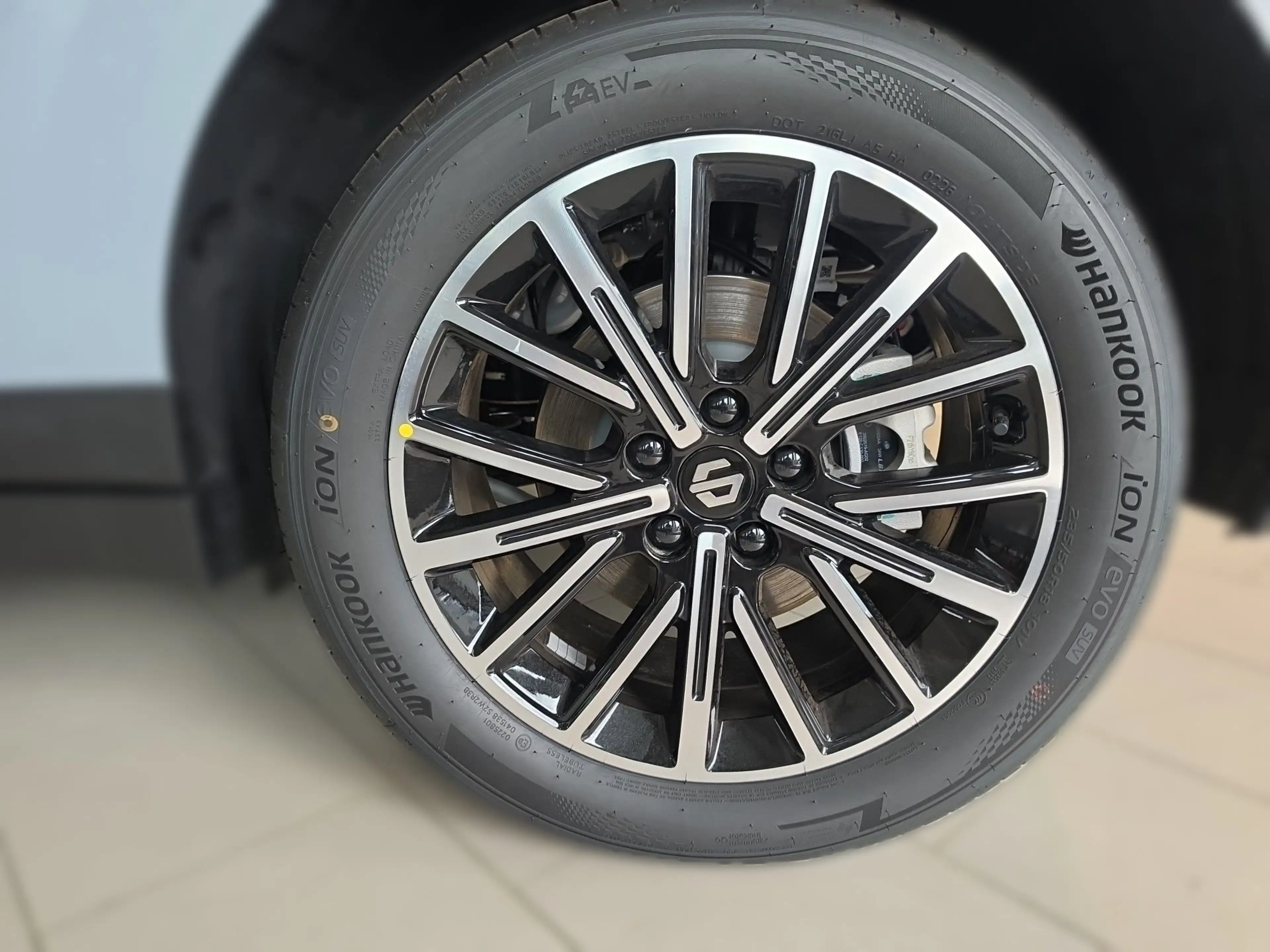 Leapmotor B10 Design HYBRID EV ACC+LED+Pano+SHZ+360 — photo 10