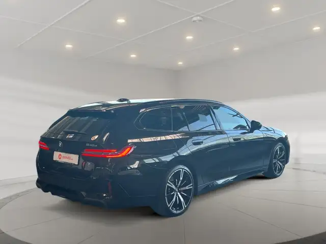 BMW 5 Series view 4