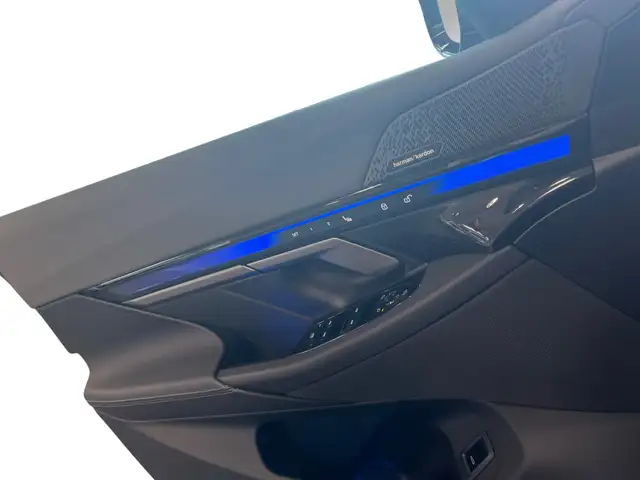 BMW 5 Series view 17