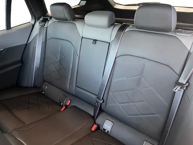BMW 5 Series view 9