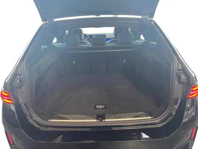 BMW 5 Series view 12