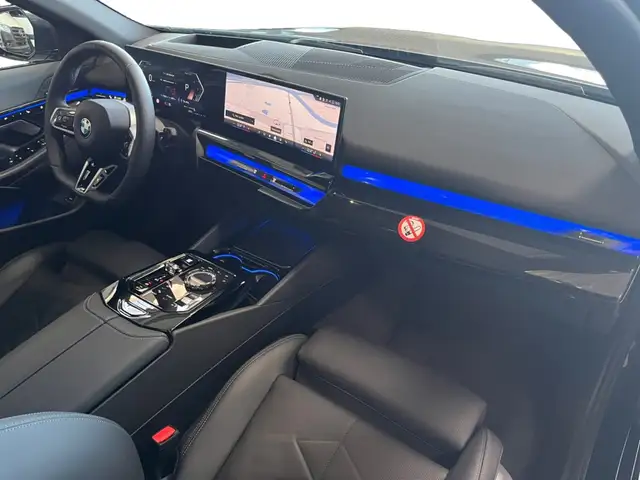 BMW 5 Series view 5