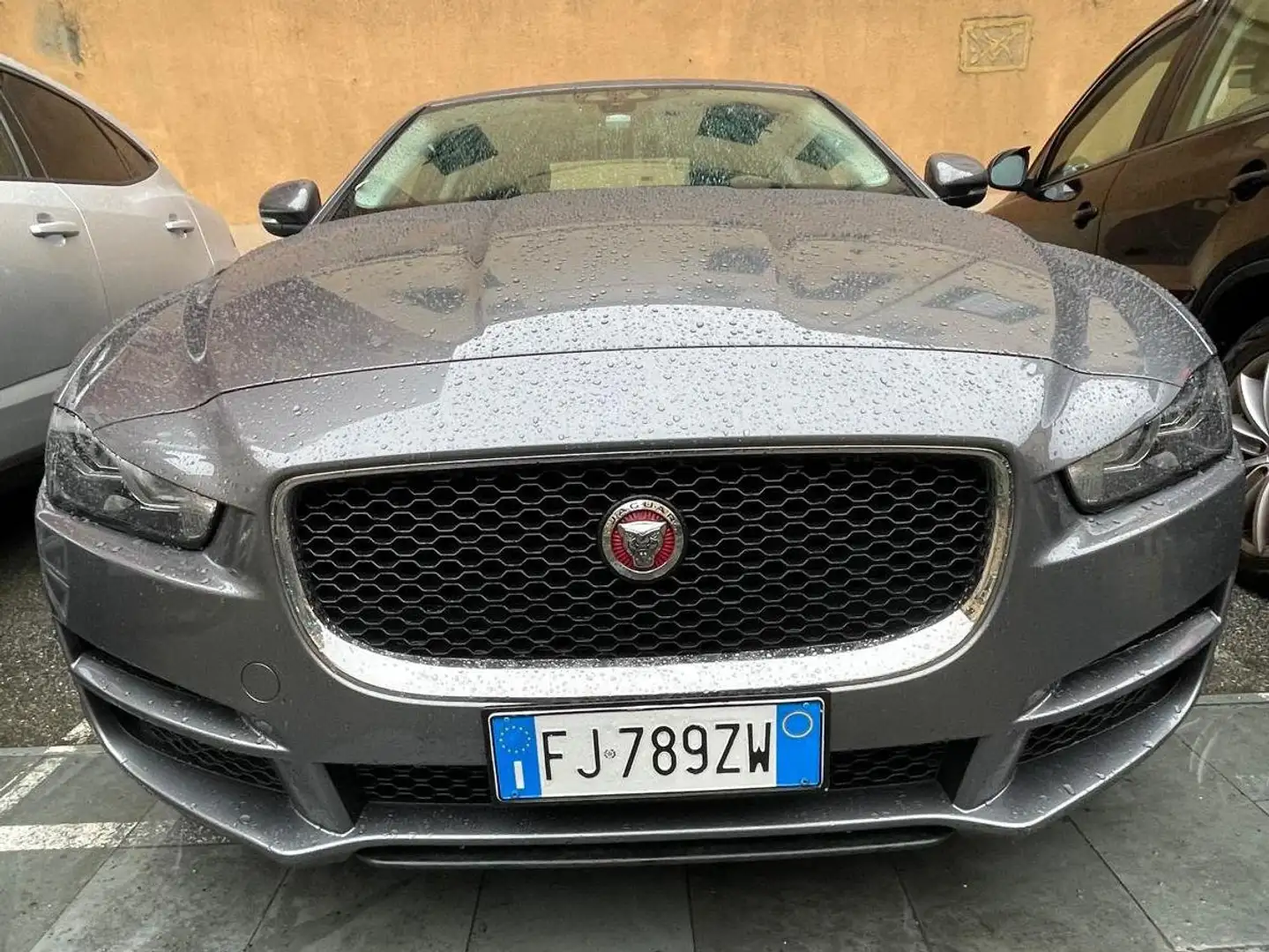 Jaguar XE XE 2.0d Prestige Business edition awd 180cv auto Grigio - 2