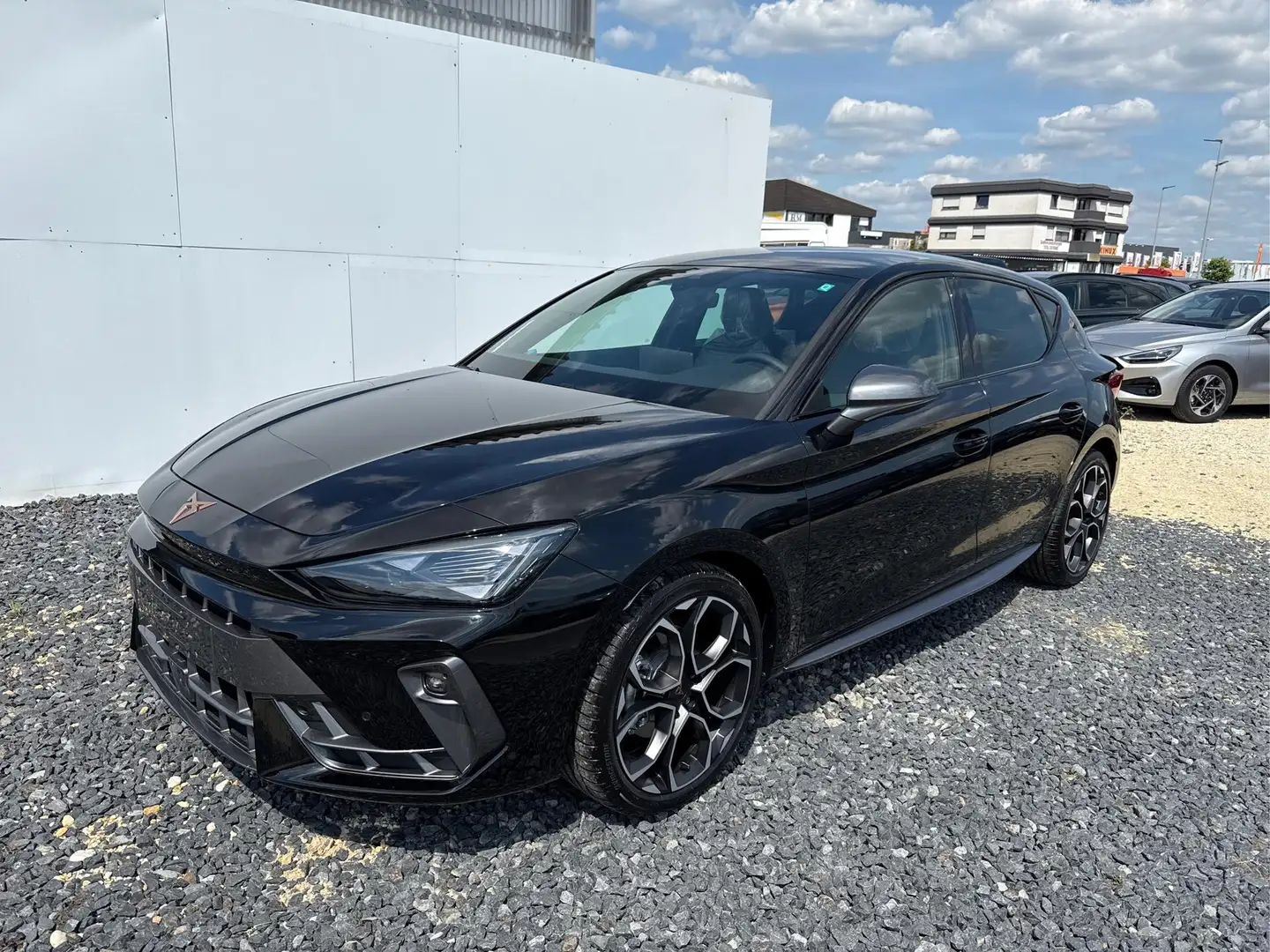 CUPRA Leon 1.5 TSI ACC RFK SHZ PDC KEYLESS 1.5 TSI 110kW/1... Schwarz - 1
