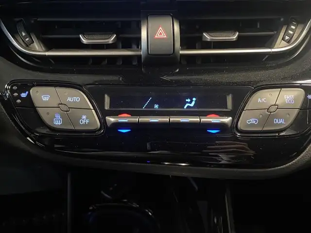 Toyota C-HR view 11