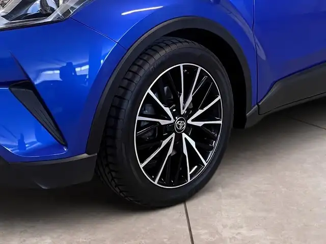 Toyota C-HR view 15