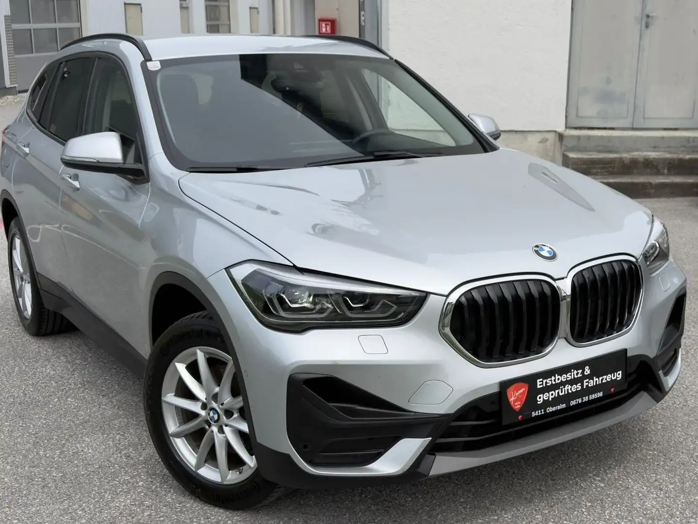 BMW X1 sDrive 18 d Advantage Grau - 1