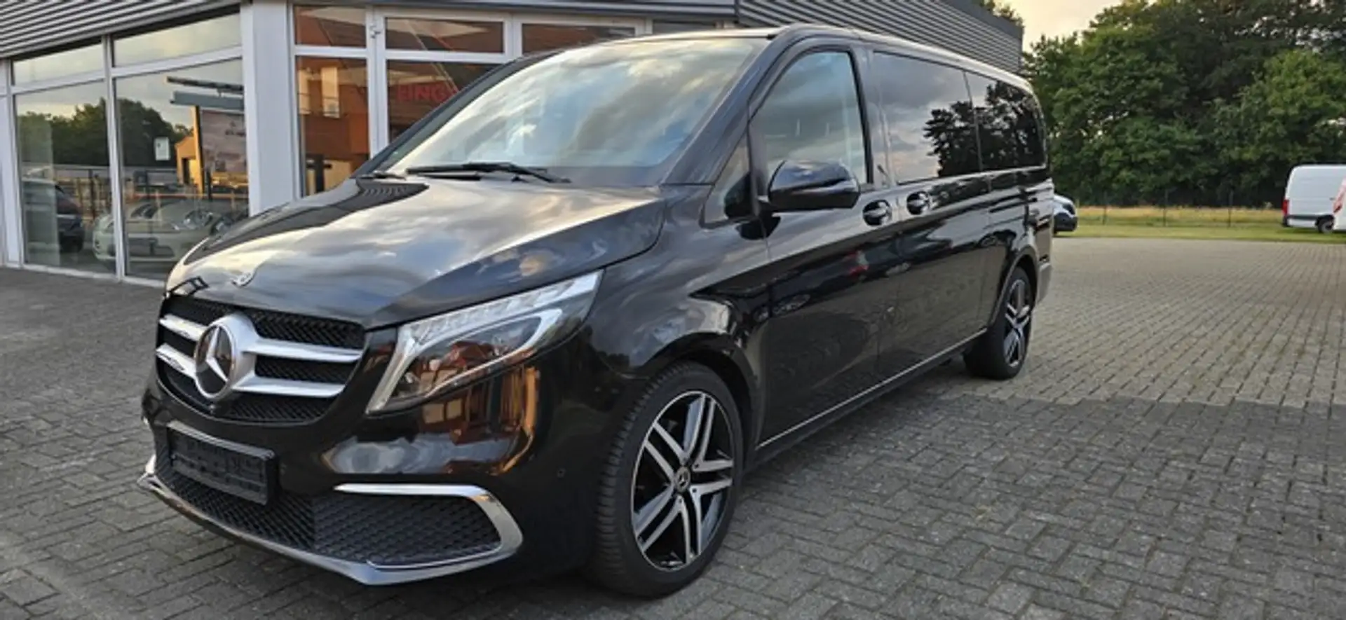 Mercedes-Benz V 300 d AVANTGARDE EDITION extralang Led-Matrix+AHK+Lede Schwarz - 2