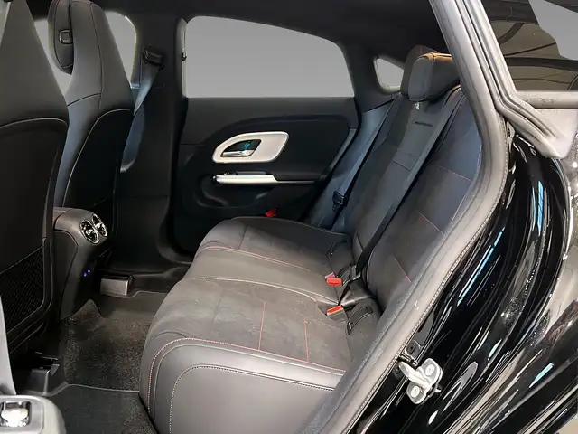 Mercedes-Benz Cla view 9