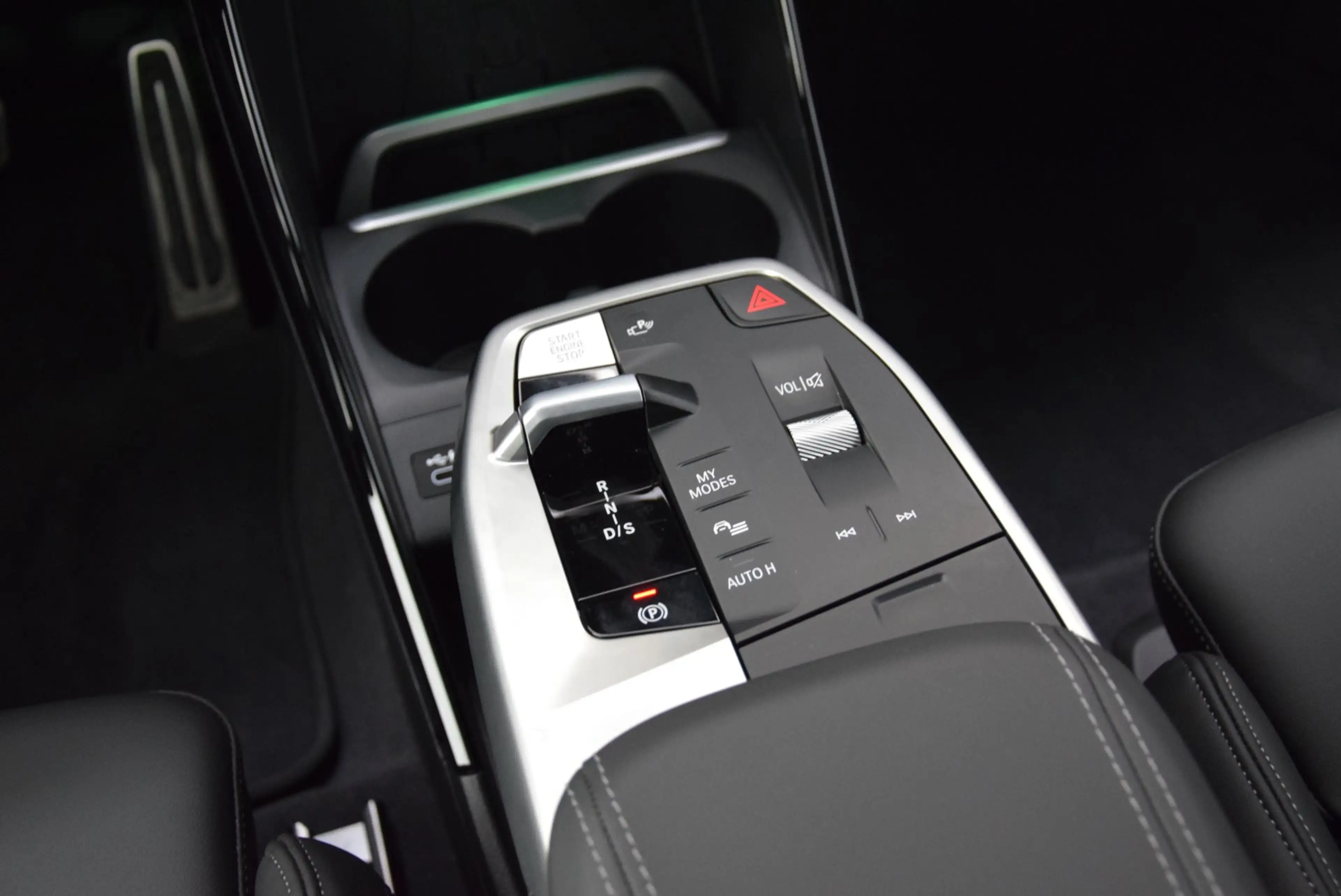 BMW 223 i M-Sportpaket — photo 11