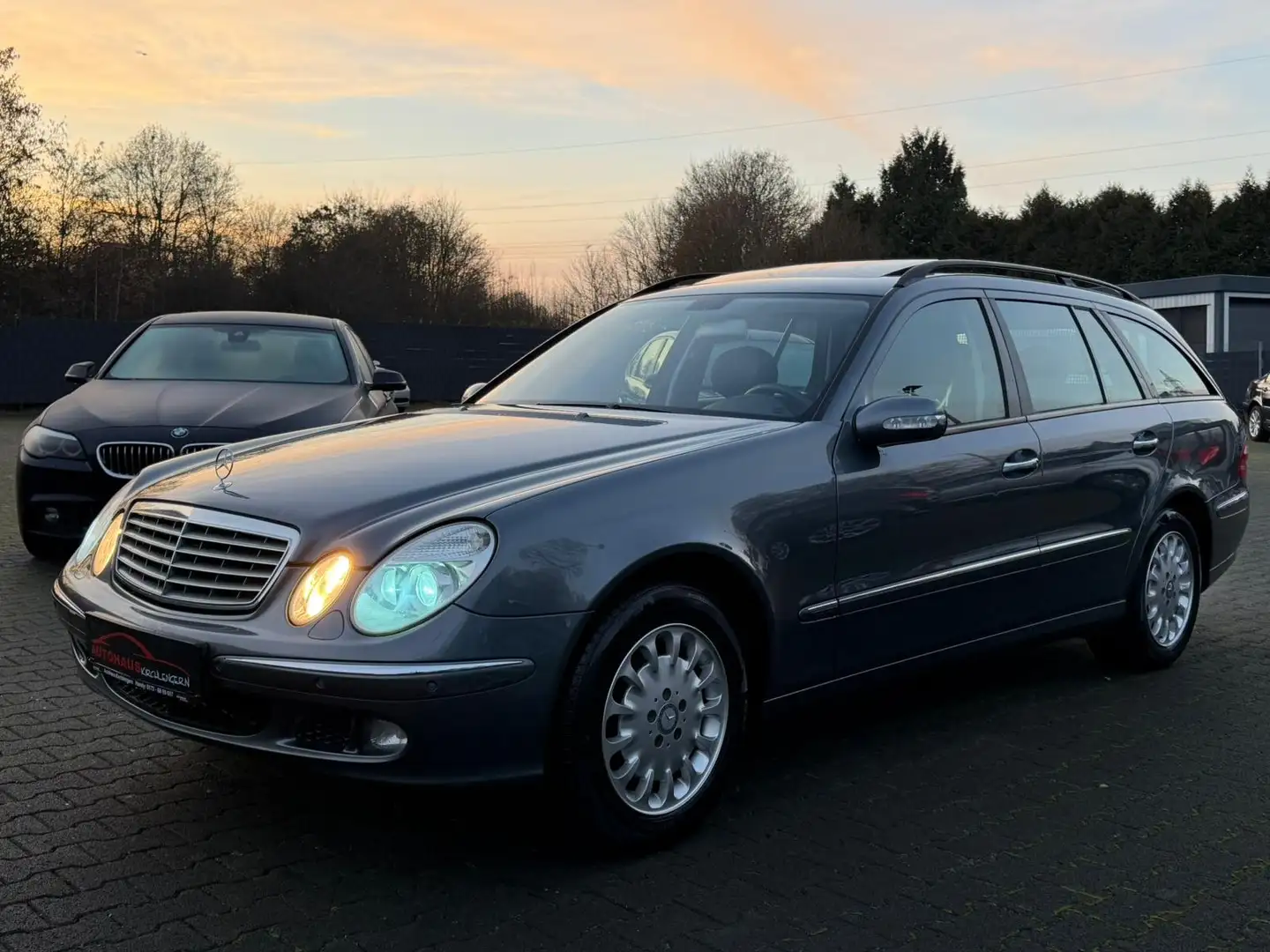 Mercedes-Benz E 280 E 280T 4Matic Scheckheft Schiebedach AHK HU/AU:NEU Grau - 2