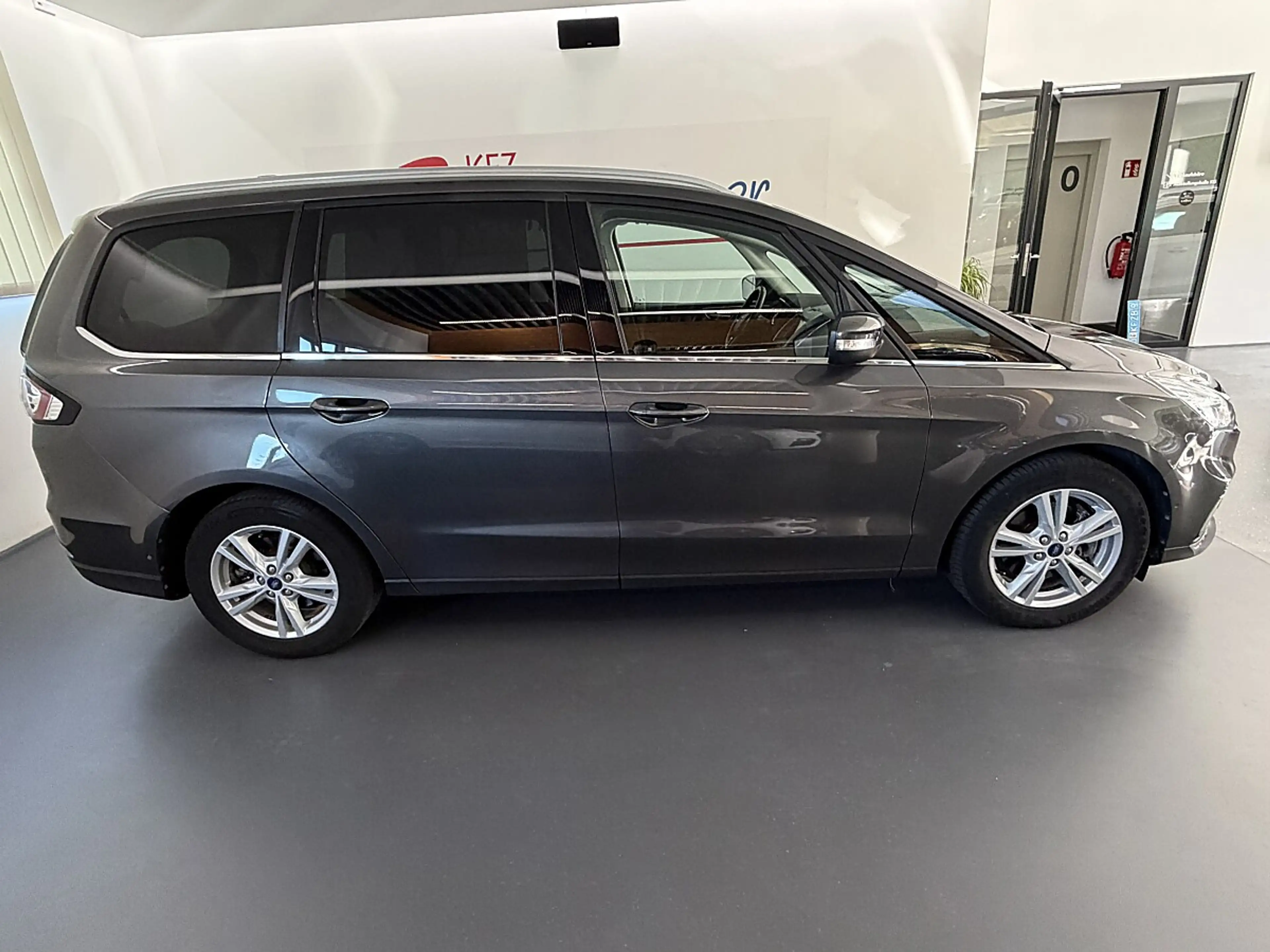 Ford Galaxy 2,0TDCi Titanium 7-Sitze *LED*NAVI*ACC*AHK*Sitz... — photo 3