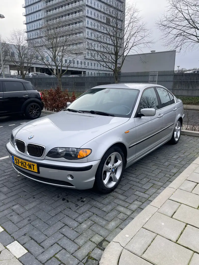 BMW 320 i Executive Grey - 1