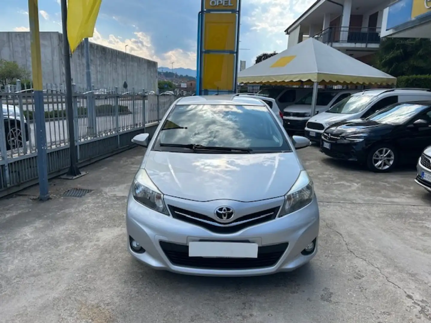Toyota Yaris 1.4 D-4D 5 porte Lounge M-MT UNICO PROPRIETARIO Grigio - 2