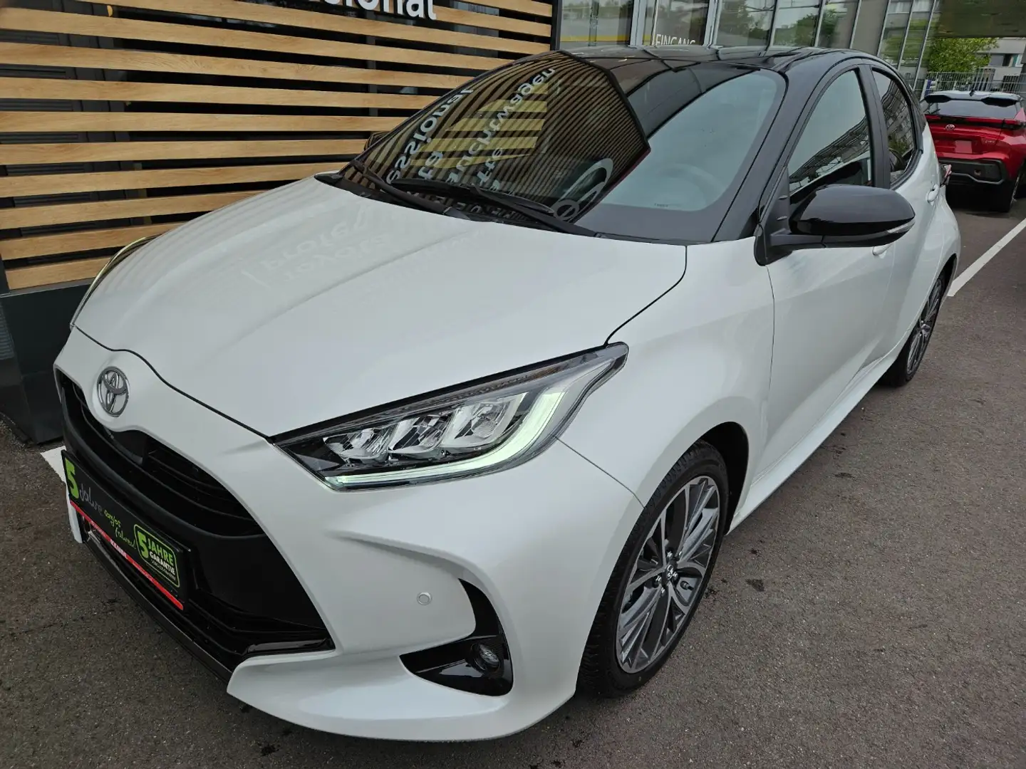 Toyota Yaris 1.5 VVT-i Hybrid Style Weiß - 2