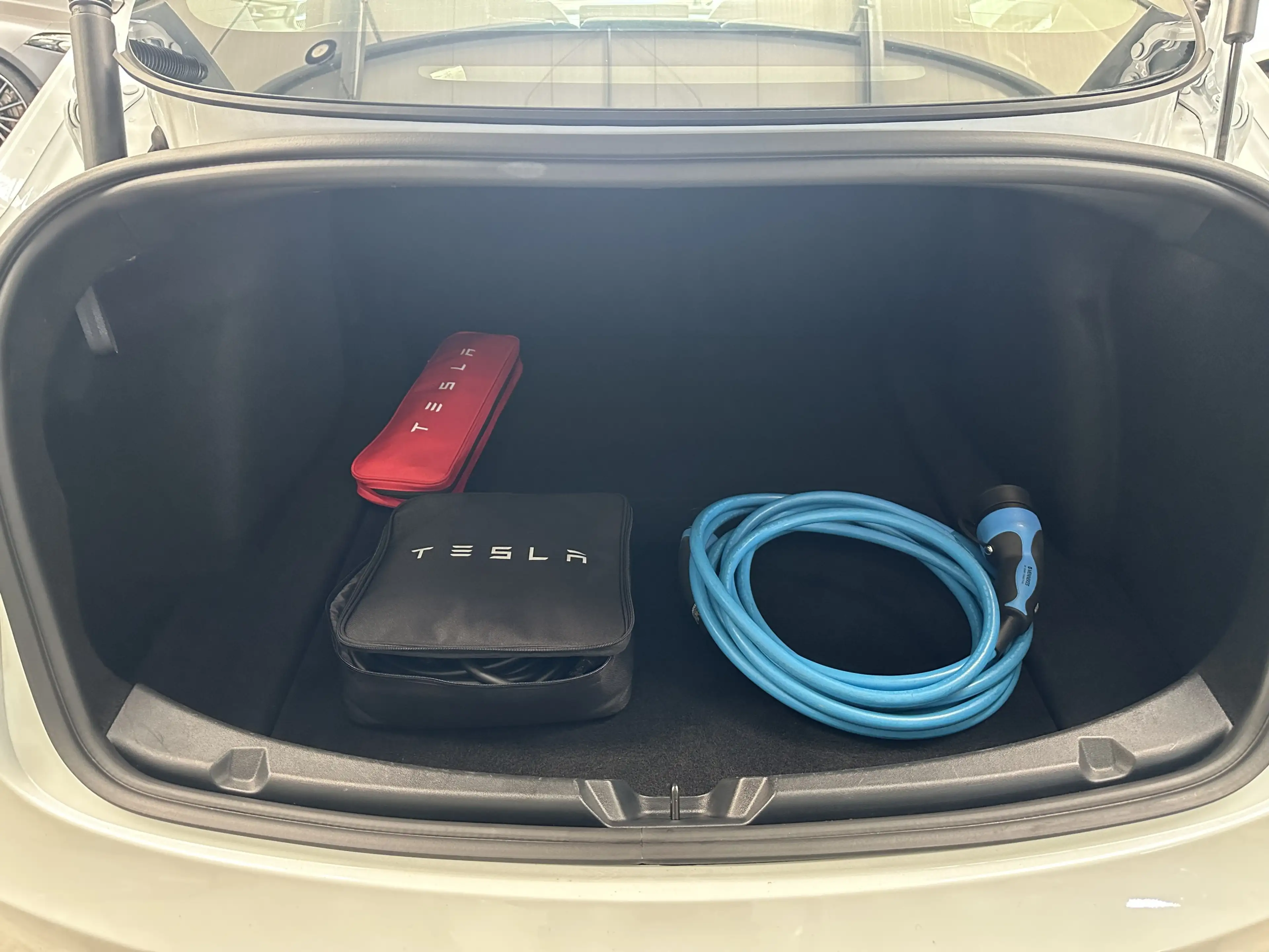 Tesla Model 3 Basis RWD AMD Ryzen Wärmepumpe Subwoofer — photo 8