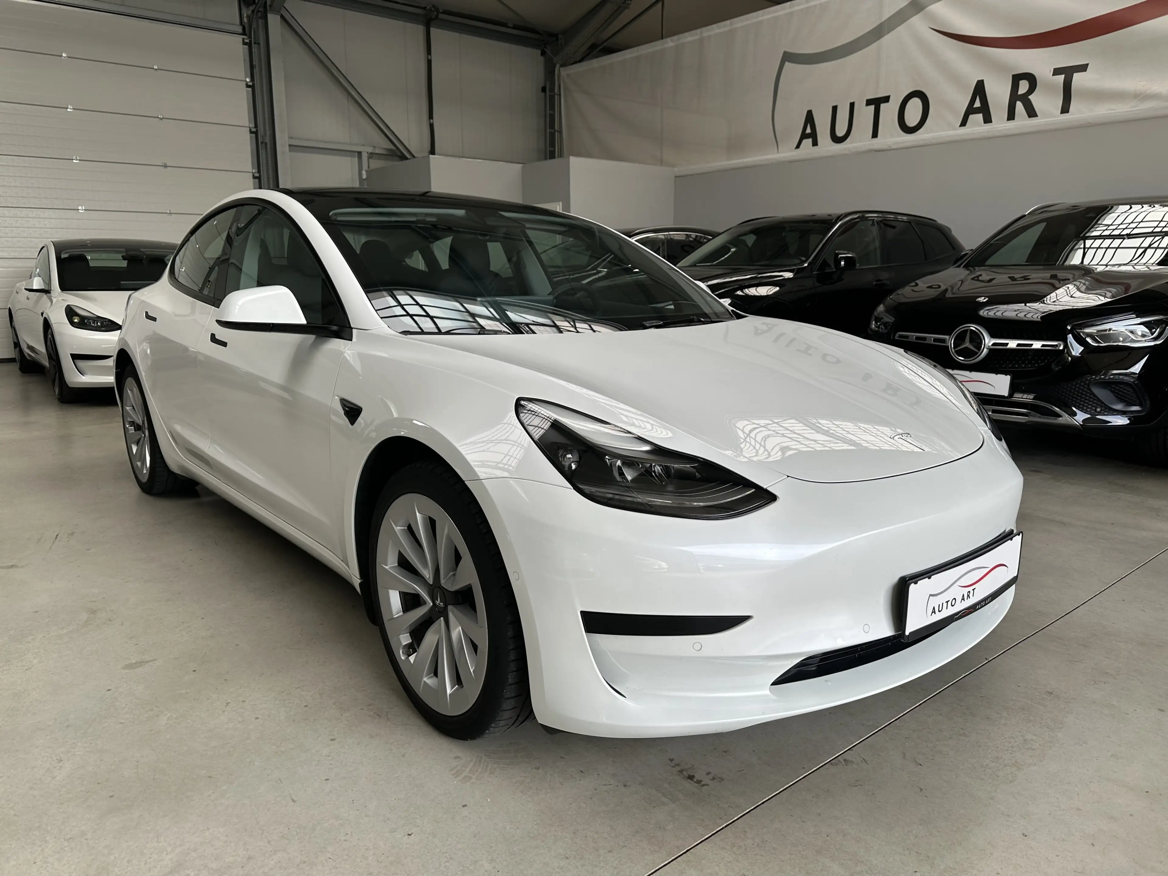 Tesla Model 3 Basis RWD AMD Ryzen Wärmepumpe Subwoofer