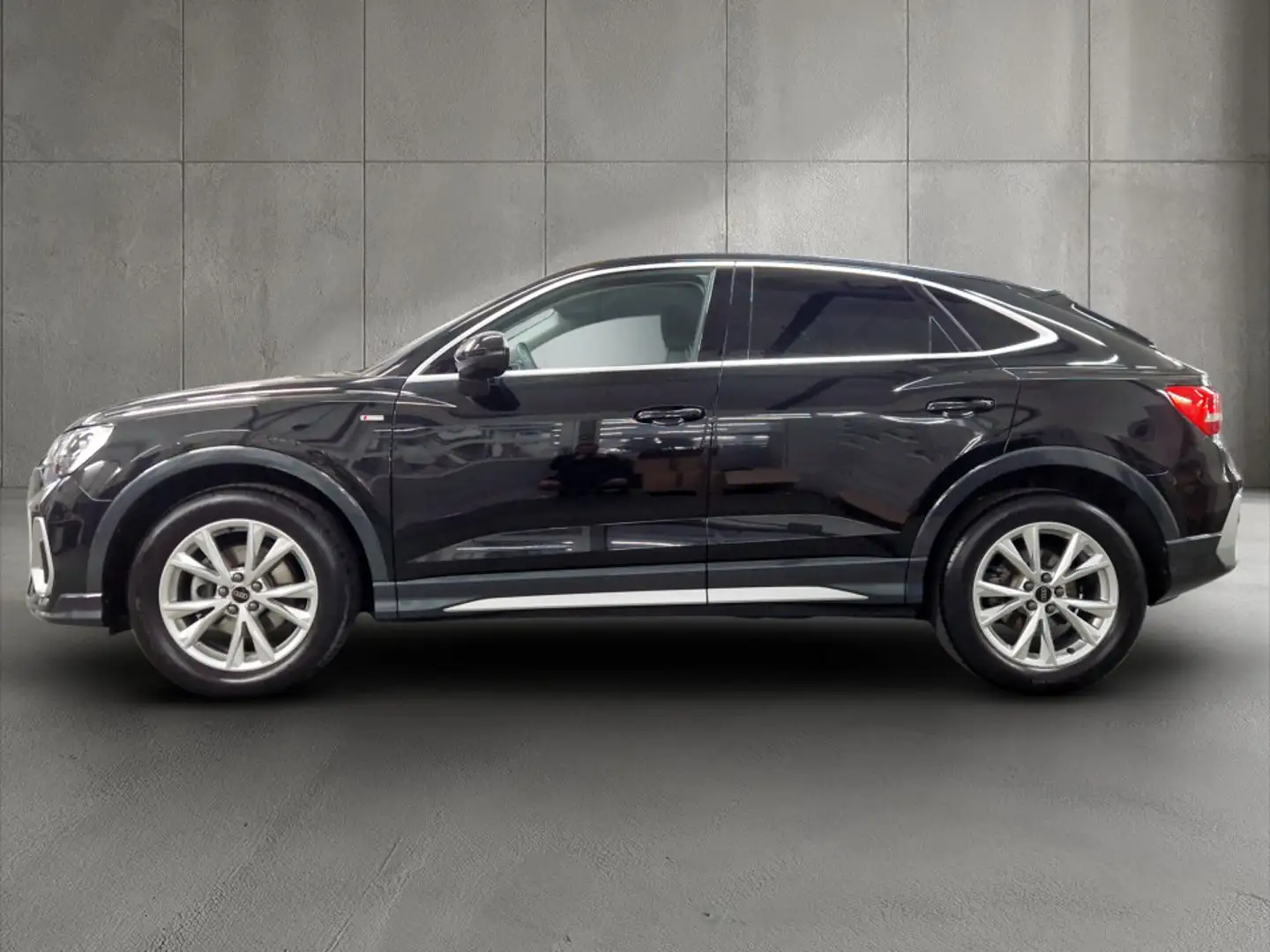 Audi Q3 35 TFSI S line Schwarz - 2