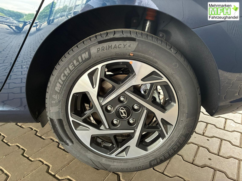 Hyundai i30 Kombi Comfort 1.5 GDI / Navi Tempomat Shz Vorne... — photo 9