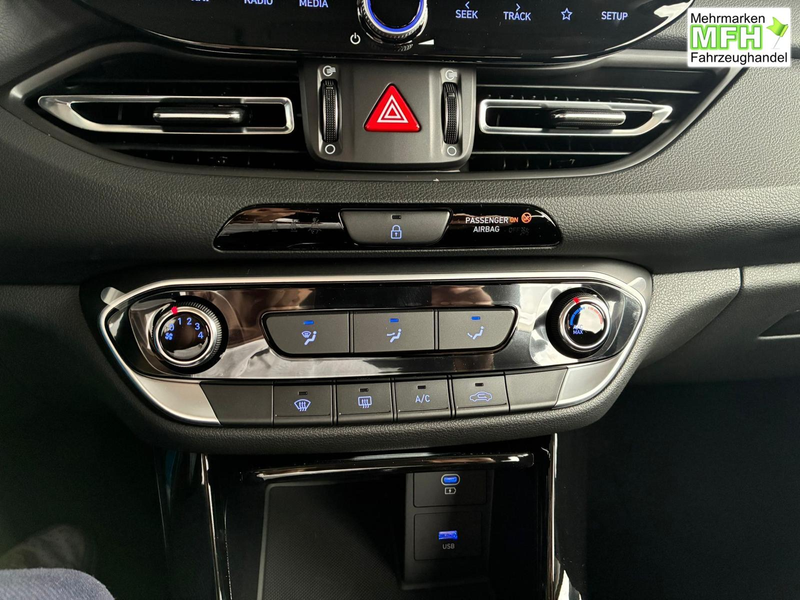 Hyundai i30 Kombi Comfort 1.5 GDI / Navi Tempomat Shz Vorne... — photo 15