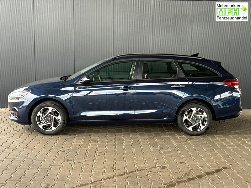 Hyundai i30 Kombi Comfort 1.5 GDI / Navi Tempomat Shz Vorne... — photo 2