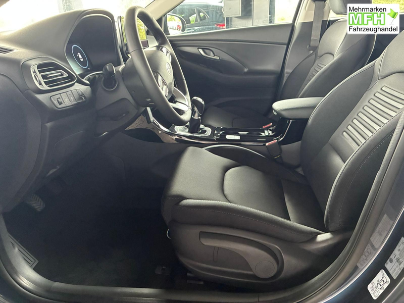 Hyundai i30 Kombi Comfort 1.5 GDI / Navi Tempomat Shz Vorne... — photo 5