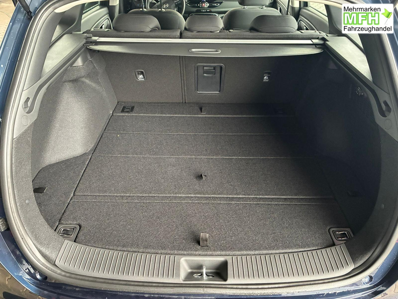 Hyundai i30 Kombi Comfort 1.5 GDI / Navi Tempomat Shz Vorne... — photo 8